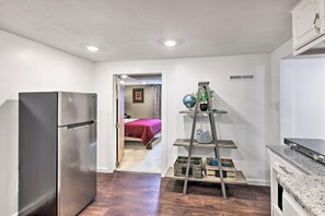 1 slaapkamer, een bureau, een strijkplank/strijkijzer, wifi