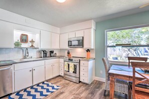Fridge, microwave, stovetop, dishwasher