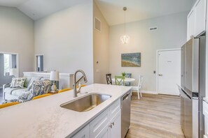 Interior - Carolina Beach Vacation Home Near Boardwalk (Carolina Beach)