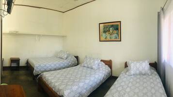 Standard Triple Room | Desk, free WiFi, bed sheets