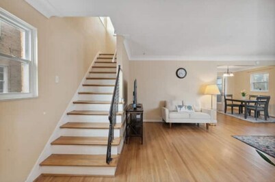 Spacious 3Bd-PoolTable, Office, Deck-Pets OK. 1 mile from University of Toledo.