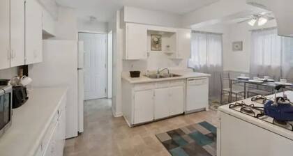 Spacious 3Bd-PoolTable, Office, Deck-Pets OK. 1 mile from University of Toledo.