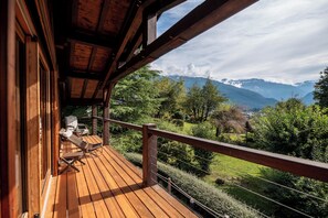 Terrace/patio - Comfortable family chalet for 12 people with sauna and large wooded garden (Samoens)