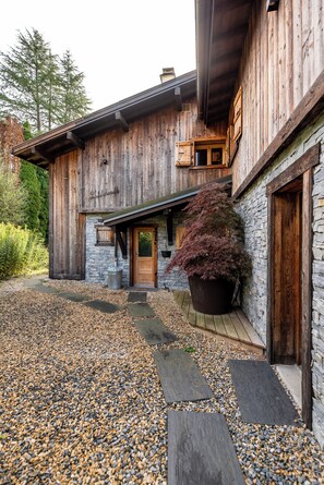 Exterior - Comfortable family chalet for 12 people with sauna and large wooded garden (Samoens)