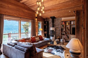 Télévision, jeux vidéo, livres, chaîne hi-fi