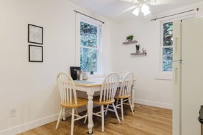 Dining - Peaceful Redwood Hideaway - Hot Tub, Hammock, Walk to Russian River and Downtown (Guerneville)