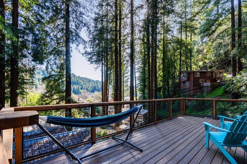 Peaceful Redwood Hideaway - Hot Tub, Hammock, Walk to Russian River and Downtown