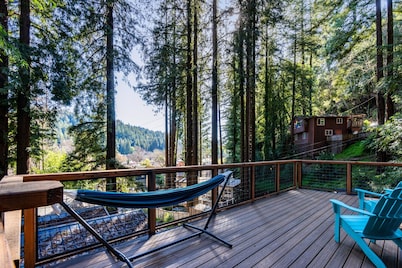 Peaceful Redwood Hideaway - Hot Tub, Hammock, Walk to Russian River and Downtown