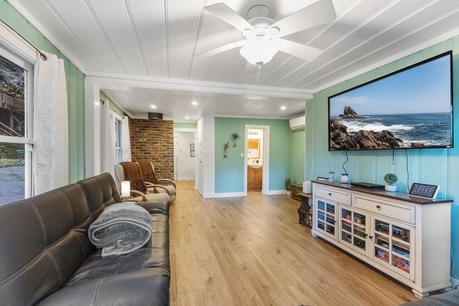 Smart TV, DVD player, books