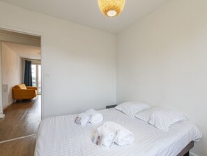 2 Schlafzimmer, Schreibtisch, Bügeleisen/Bügelbrett, WLAN