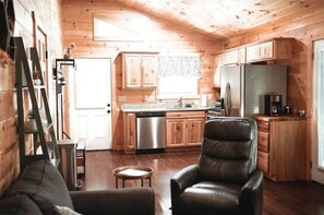 Smart TV, fireplace, DVD player, books - Just Breathe! @ Fern Forest Cabin (Murphy)