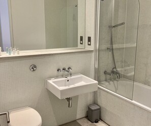 Amenidades de baño ecológicas, secadora de cabello, toallas 