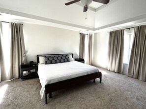 4 室のベッドルーム、アイロン / アイロン台、WiFi、ベッドシーツ