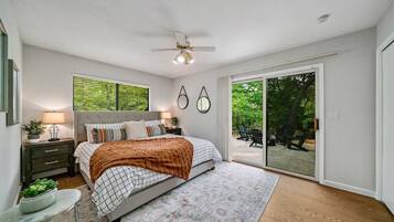 6 soveværelser, skrivebord, strygejern/strygebræt, weekendseng