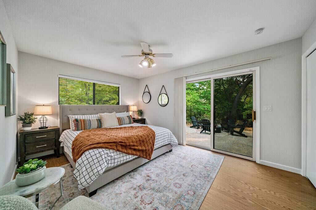 6 bedrooms, iron/ironing board, free WiFi, bed sheets