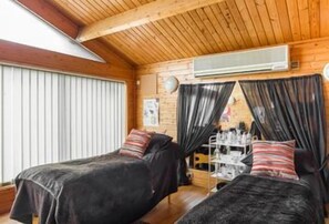Unclassified image, 3 of 7, button - Pine Lake Resort (LANCASHIRE)