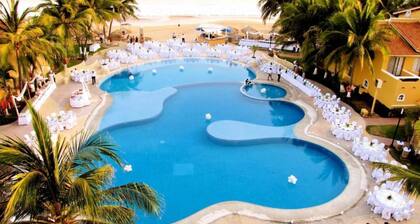 Penthouse Condo Ocean & Beach front views. Located on Hotel Row