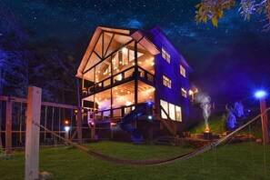 Exterior - Cozy mountain cabin w/indoor pool & theater (Sevierville)