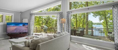 Télévision, table de tennis de table