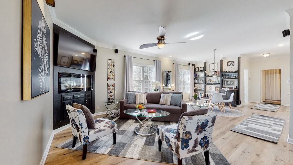 second floor 1 bedroom + office W/D & easy parking