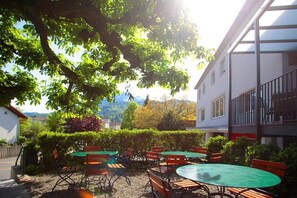 Outdoor dining - Gasthaus zur Waldegg (Horw)