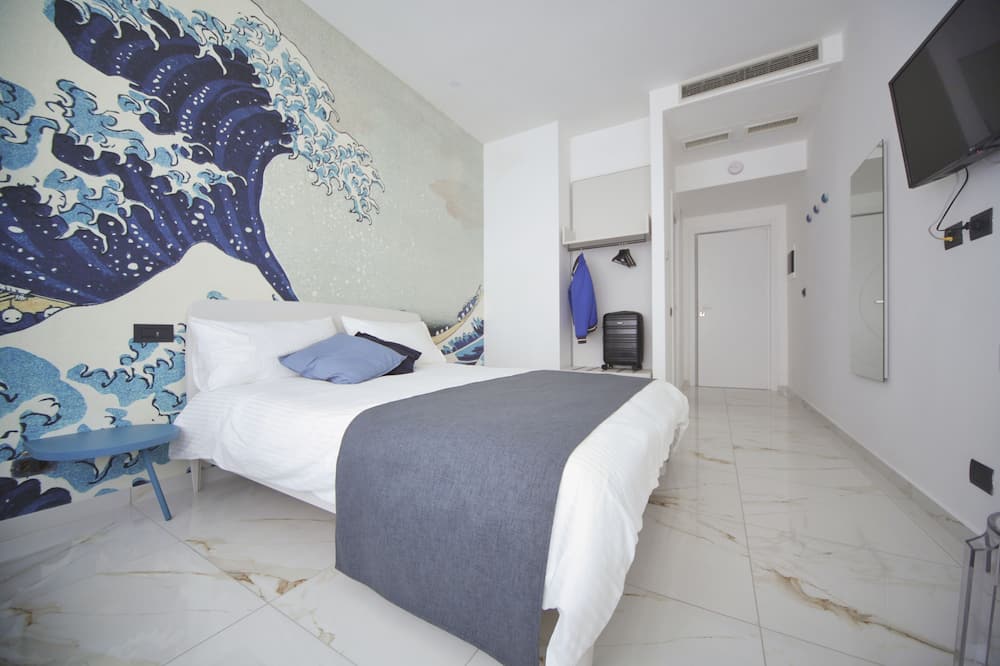 Becoloured‑Boutique Art Rooms in Naples