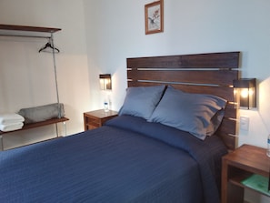 Standard Room | Hypo-allergenic bedding, down comforters, free WiFi, bed sheets - Hotel Casa Azul (Dolores Hidalgo)