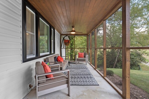 Terrace/patio - Clear Creek Retreat - Pet Friendly, King Bed, Hot Tub, Game Room, Fire Pit (Hendersonville)