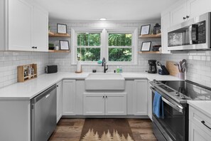 Fridge, microwave, oven, stovetop - Clear Creek Retreat - Pet Friendly, King Bed, Hot Tub, Game Room, Fire Pit (Hendersonville)