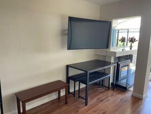 Interior - Large 1BR1BA with ocean view+walking to downtown (Sausalito)