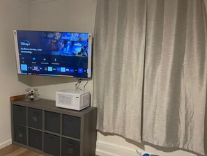 Interior - Newly remodeled Detached 1BR1BA with Laundry (Crescent City)