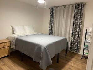 1 bedroom, WiFi - Newly remodeled Detached 1BR1BA with Laundry (Crescent City)