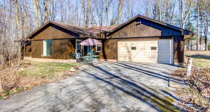 Pet-Friendly Youngstown Cottage w/ Yard