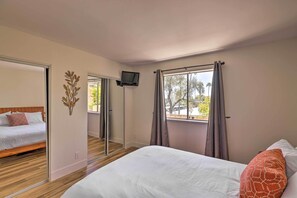 2 bedrooms, WiFi, bed sheets - Lounge Poolside: Resort Condo 1 Mi to Old Town! (Scottsdale)