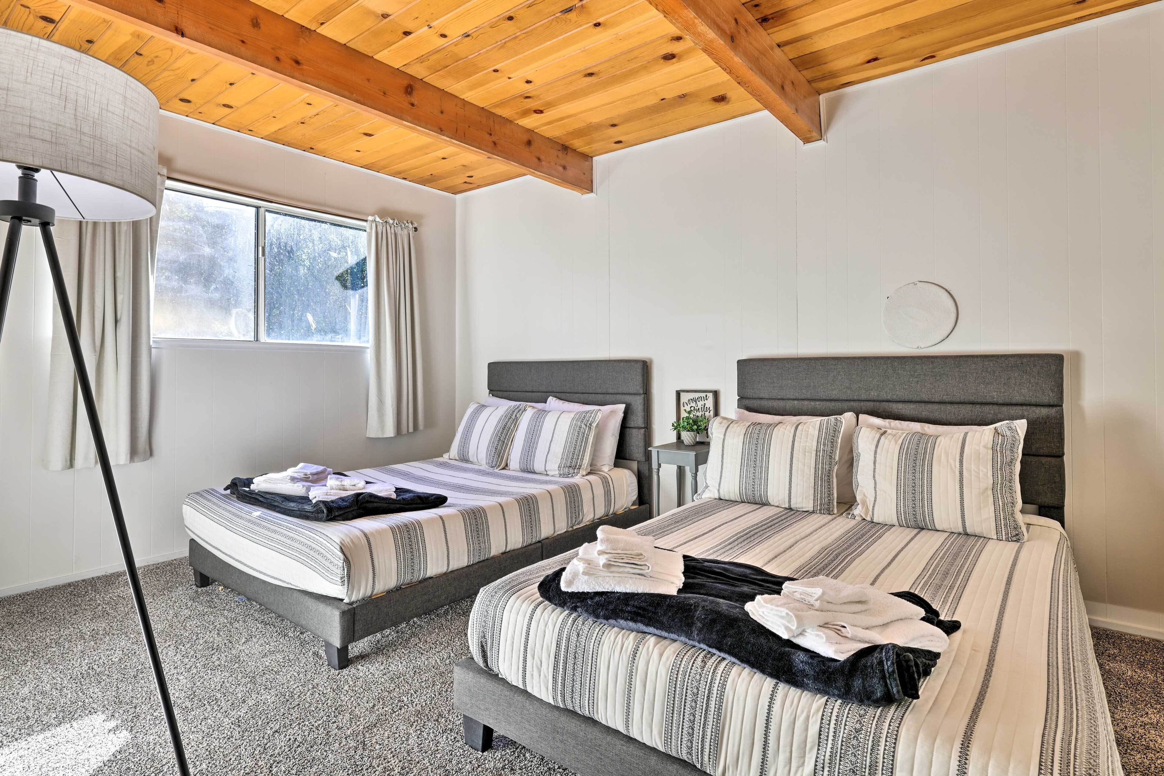 4 bedrooms, desk, internet, bed sheets