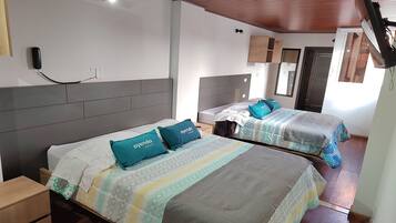 Standard-Vierbettzimmer | Allergikerbettwaren, kostenloses WLAN, Bettwäsche