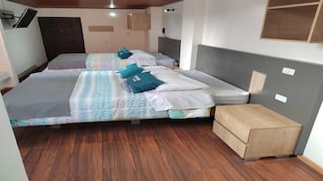 Habitación cuádruple estándar | Ropa de cama hipoalergénica, wifi gratis y ropa de cama