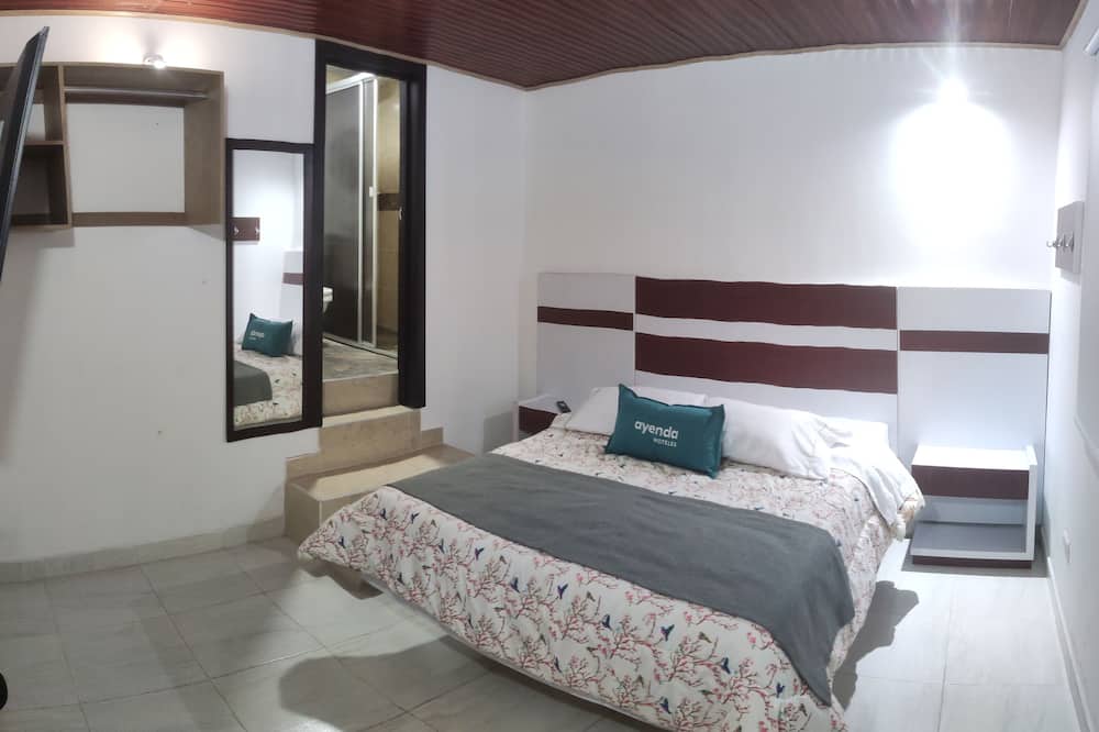 Ayenda Gold House