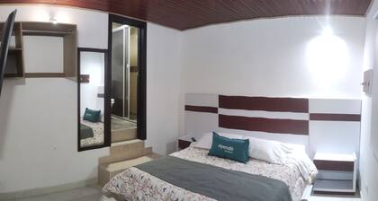 Ayenda Gold House