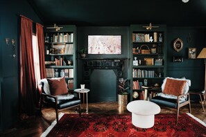 المنشأة من الداخل