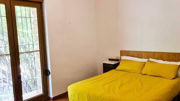 7 bedrooms, bed sheets