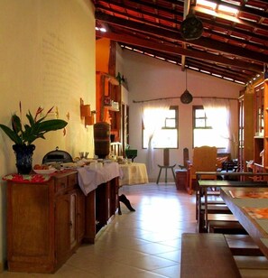 Free daily cooked-to-order breakfast - pousada Vila Mathilde (Alfredo Chaves)