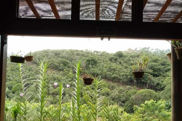 Quarto casal clássico, 1 cama de casal | Vista para a montanha