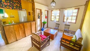 تلفزيون بشاشة مسطحة بحجم 21-بوصة يعرض قنوات فضائية، تلفزيون