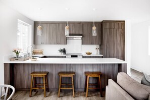 Fridge, microwave, oven, stovetop - Ultimate Getaway: Oceanview • 6BD/6BA • Sleeps 16 • 4 Parking • 2 Rooftop Decks! (Newport Beach)