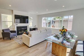 Smart TV y chimenea