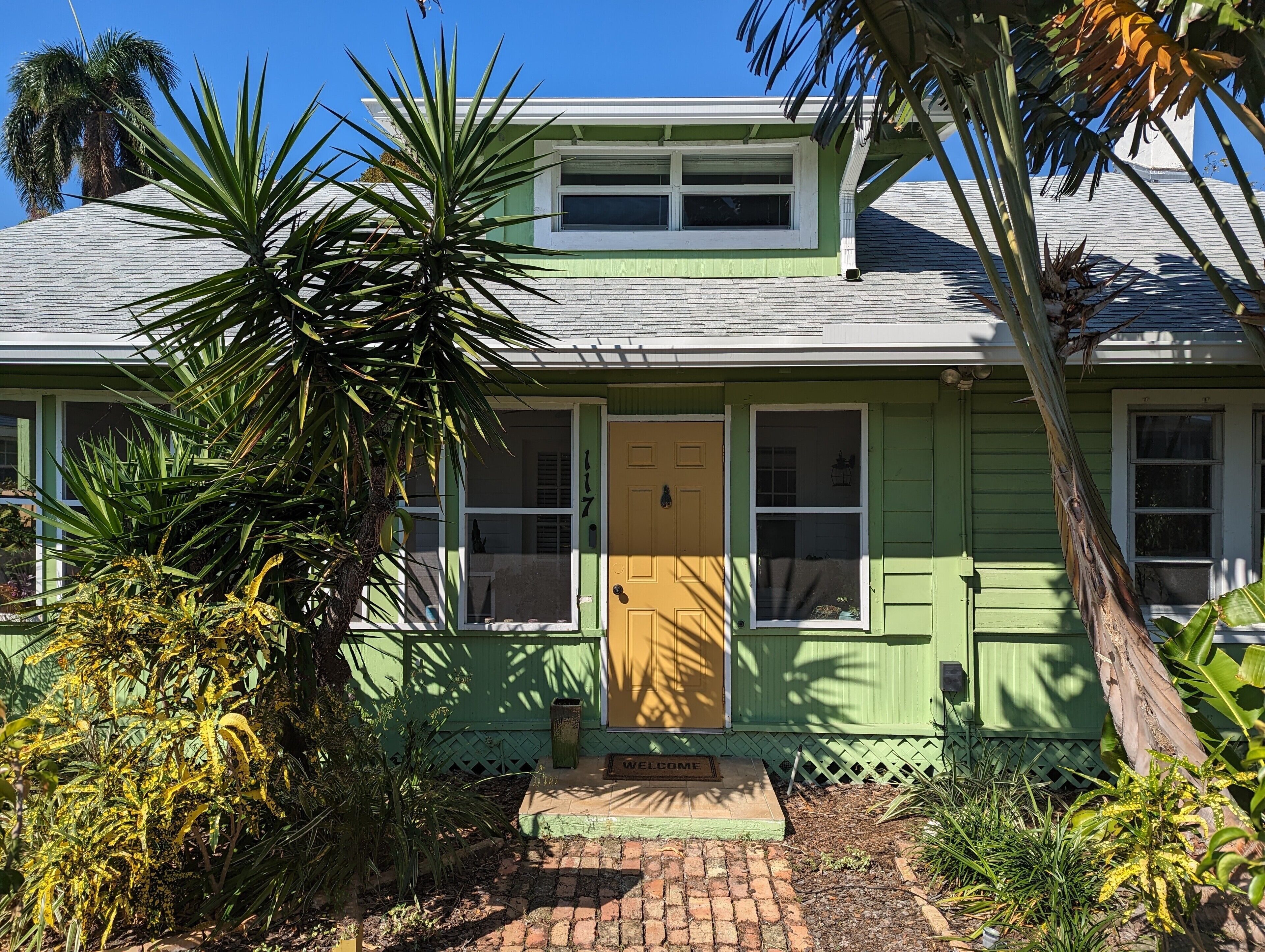 Cozy Cottage 2nd Floor Studio - Less Than A Mile From The Beach And Downtown