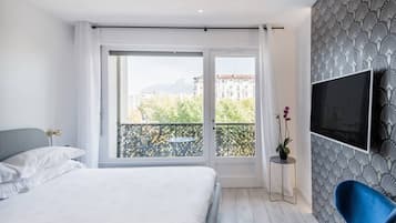 Een strijkplank/strijkijzer, gratis wifi, beddengoed