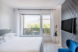 Iron/ironing board, free WiFi, bed sheets