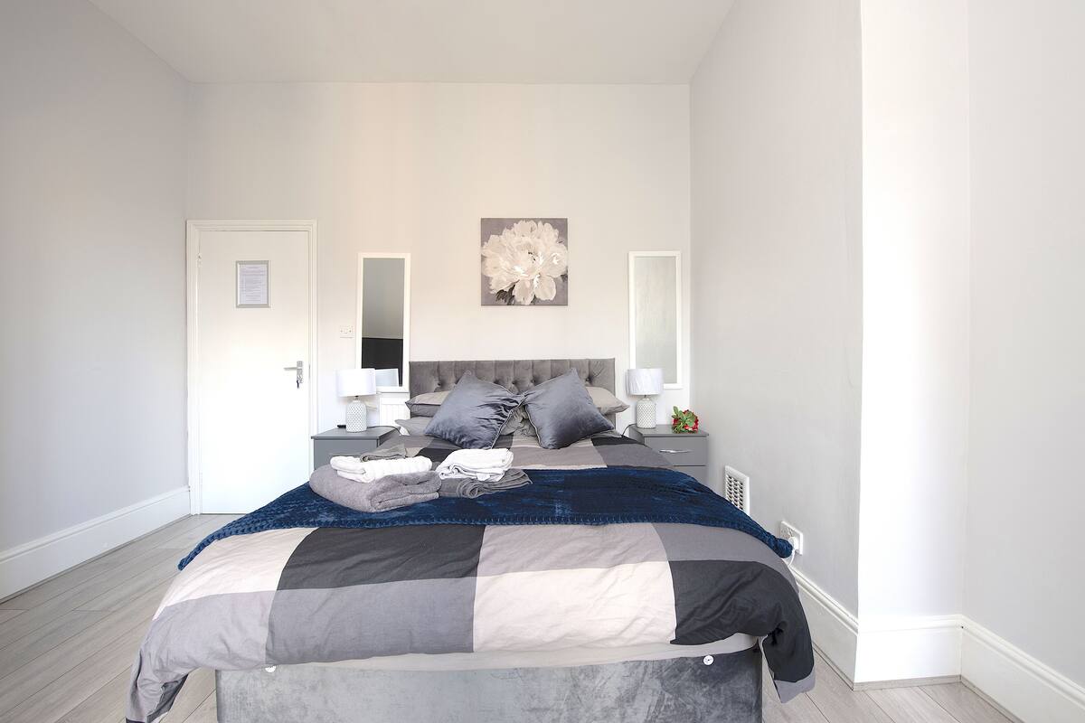 Deluxe Double Room | Premium bedding, blackout drapes, iron/ironing board (on request)